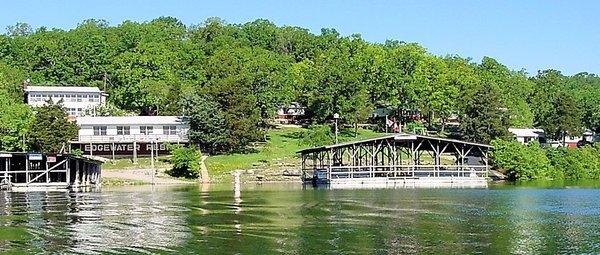 Edgewater Resort & Lodge where Bull Shoals Lake is AT your Doorstep!