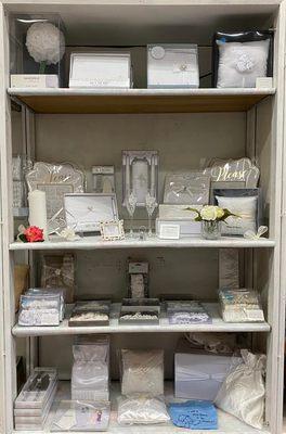 One stop shop for all your wedding needs! Invitations, Accessories, and more!