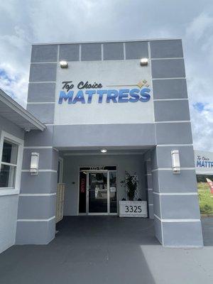 Front Entrance of Top Choice Mattress
PH 321-655-8409
3325 W New Haven Ave #107, Melbourne, FL 32904