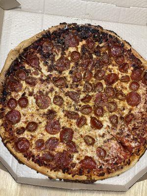 BURNT overcooked New York pizza