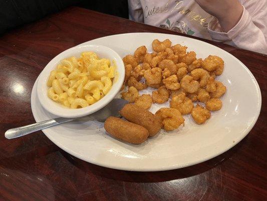 Popcorn shrimp with Mac n cheese