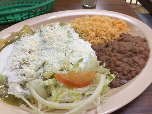 Chicken enchiladas with green sauce