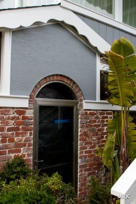 Brick Arch and Complete stainless steel door installation project by UstudioMark