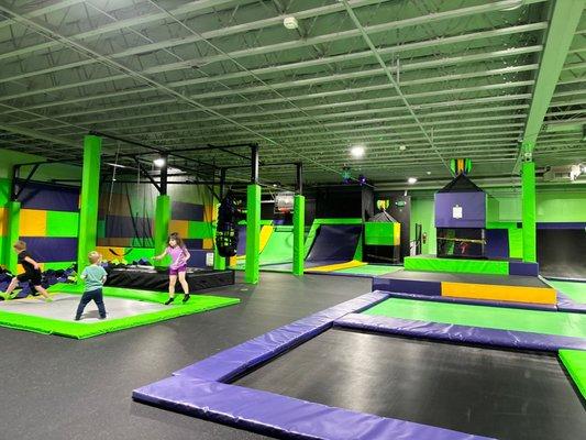 Trampolines, foam pit, basketball