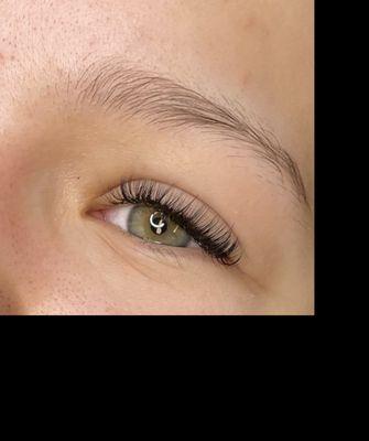 Very natural classic lashes.