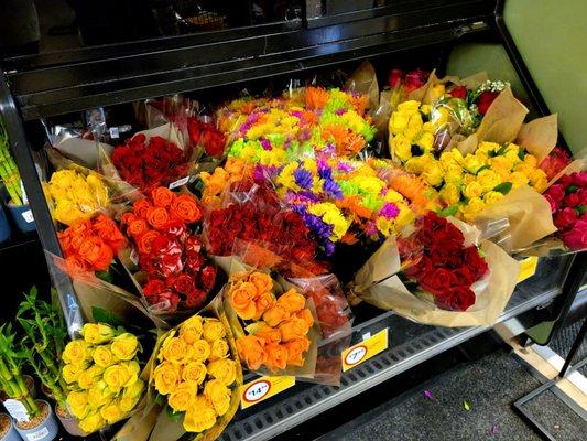 June 2021: Very fresh flowers. Usually more expensive than the flowers @ Publix. No white roses here:(