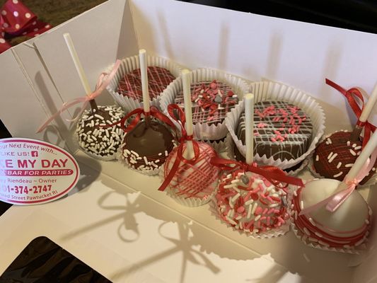 Cake pops and chocolate covered Oreos