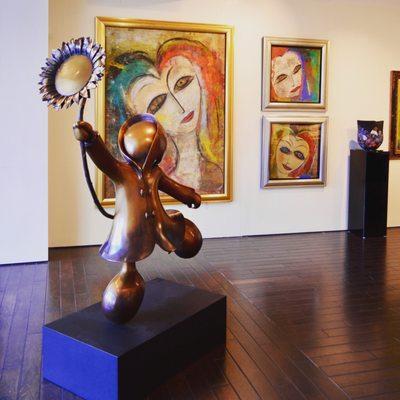 Mackenzie Thorpe bronze sculpture / Jamali original paintings / Massimiliano Schiavon Murano glass sculpture at Off The Wall Gallery.