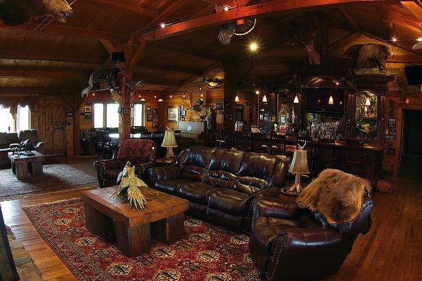 WIley Cock Lodge | South Dakota Pheasant Hunting Lodge | Main Area