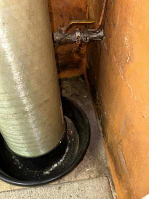 Lead Service Pipes Observed - This is an environmental hazard and should be evaluated by a plumber for replacement.