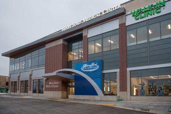 Henry Ford Medical Center - Bloomfield Township: Main Entrance