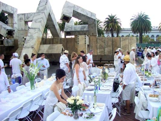 The 2014 event at Justin Herman Plaza with view of Vaillancourt Fountain.