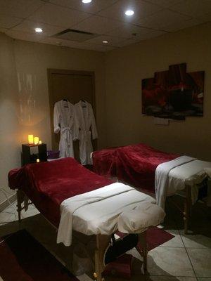 Treatment room for couples