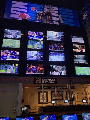 New York New York Race & Sports Book