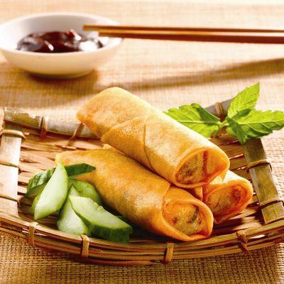 A8. Egg Roll or Spring Roll 春卷