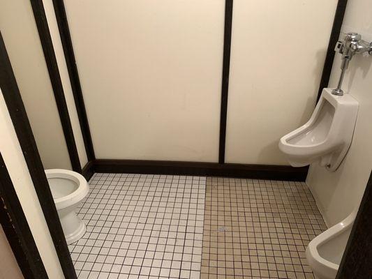 Zero privacy bathroom.  No bumps or crapping here!