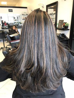 Sadia was very nice and kind enough to help me achieve my desired highlights. I would always come back here .