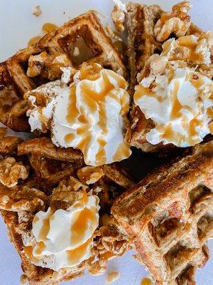 Pumpkin caramel protein waffles!