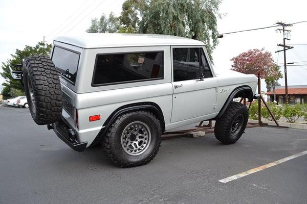 One of a kind world class custom Bronco they had out front one day.  This thing was AMAZINGLY BEAUTIFUL!!!