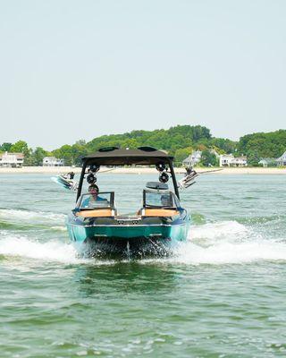 Malibu wakeboat