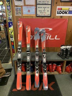 Skis