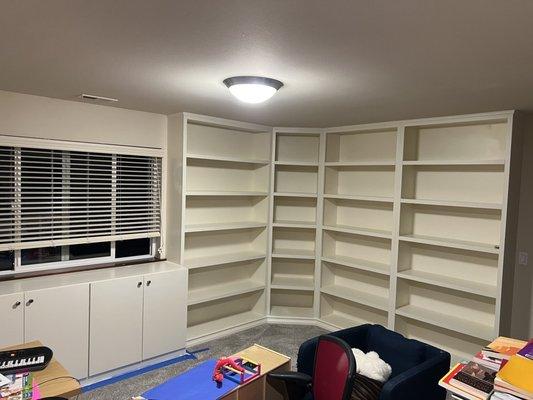 Custom fit built in bookshelves and cabinet.