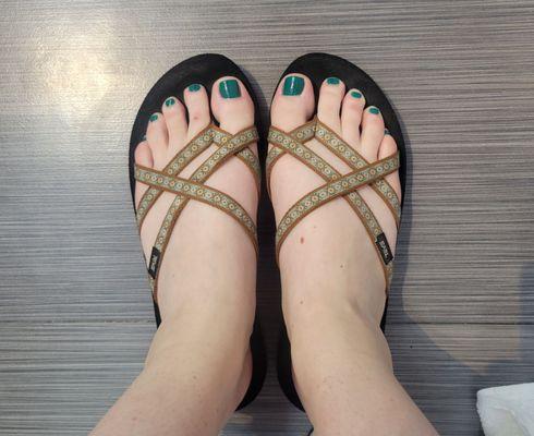 Deep teal toes!