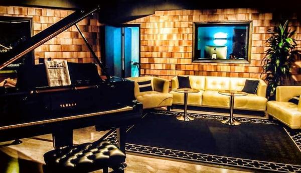 Chic yet classy, Laguna Sound Studio has a lounge inspired atmosphere that helps to fully captivate the artist inside of you.