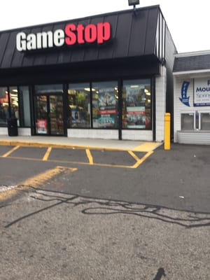 GameStop Roslindale -- 674 American Legion Highway, Roslindale        Storefront