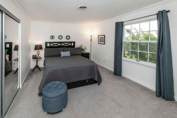 Upstairs bedroom #2  queen size bed and shares a bathroom.