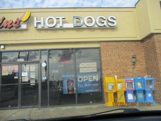 Skins' Hotdogs / Greer: The exterior was rather trashy.