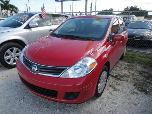 2012 Nissan versa For rent !