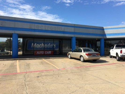 https://www.google.com/maps/place/Machado's+Auto+Care/@32.8791729,-96.6665907,18z/data=!4m5!3m4!1s0x0:0x6ae3ea368f22fb2a!8m2!3d32.8798409!4d