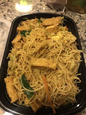 Singapore noodles with tofu (chicken, shrimp and pork omitted).