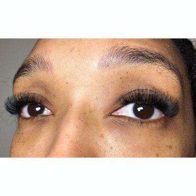 Fullset of Volume Lash Extensions