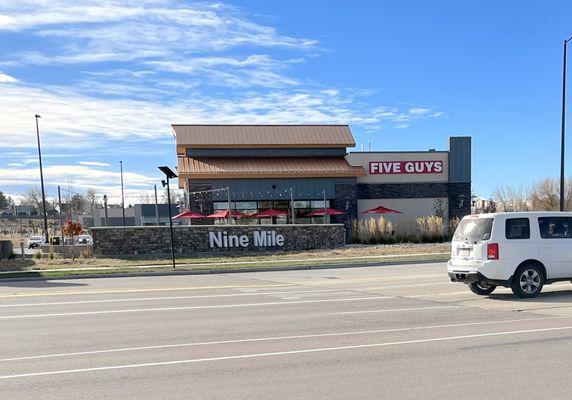 Shopping center sign at southeast corner of US 287 and Arapahoe Road.