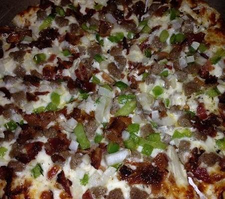 This is one of my favorite combos from David's. Bacon, beef, onion, green bell pepper, and extra cheese on white sauce! OMG! yum