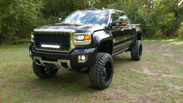 Everest Lifted Trucks