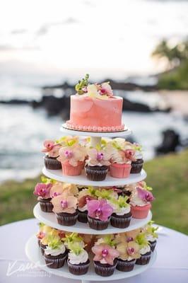 Beautifully presented cake and cupcakes