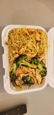 Singapore Mei Fun & Chicken Broccoli