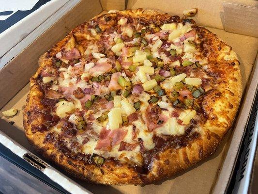 BBQ, ham, pineapple, bacon, green peppers, and red onion.  To die for!!!!