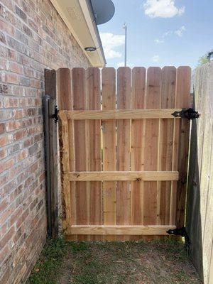 Construction-gate-fence-repair