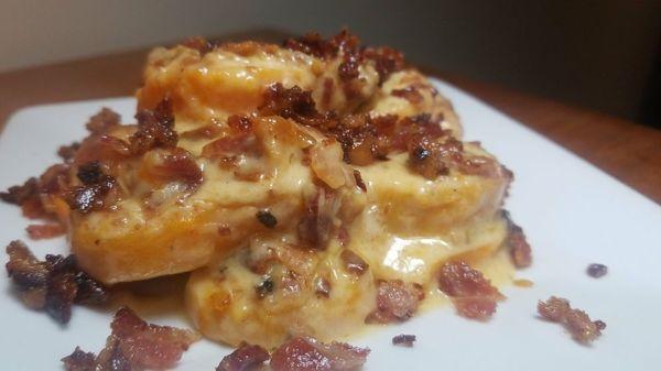 roasted sweet potatoes with creamy mise.en.place sauce and crumble bacon