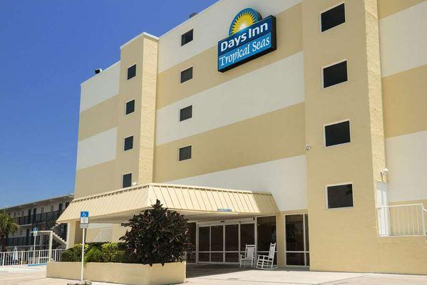 Welcome to the Days Inn Daytona Oceanfront