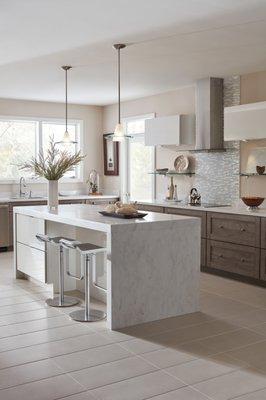 Diamond cabinets inspiration. Styles: Worthen/Wixom. Material: Laminate. Colors: Elk/High Gloss White