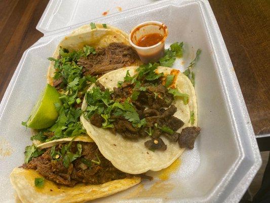 Tacos de barbacoa and asada