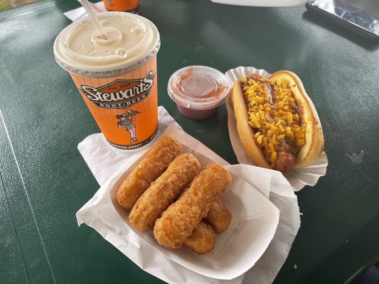 Chili Dog , Mozzarella sticks