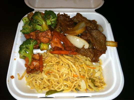 Chicken with Broccoli and Hunan Pork with noodles.