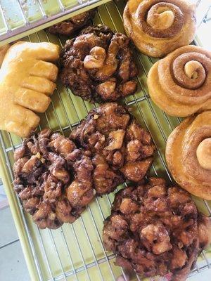 Cinnamon roll, apple fritter , bear claw ..
Are very fresh made