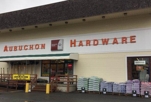 Aubuchon Hardware